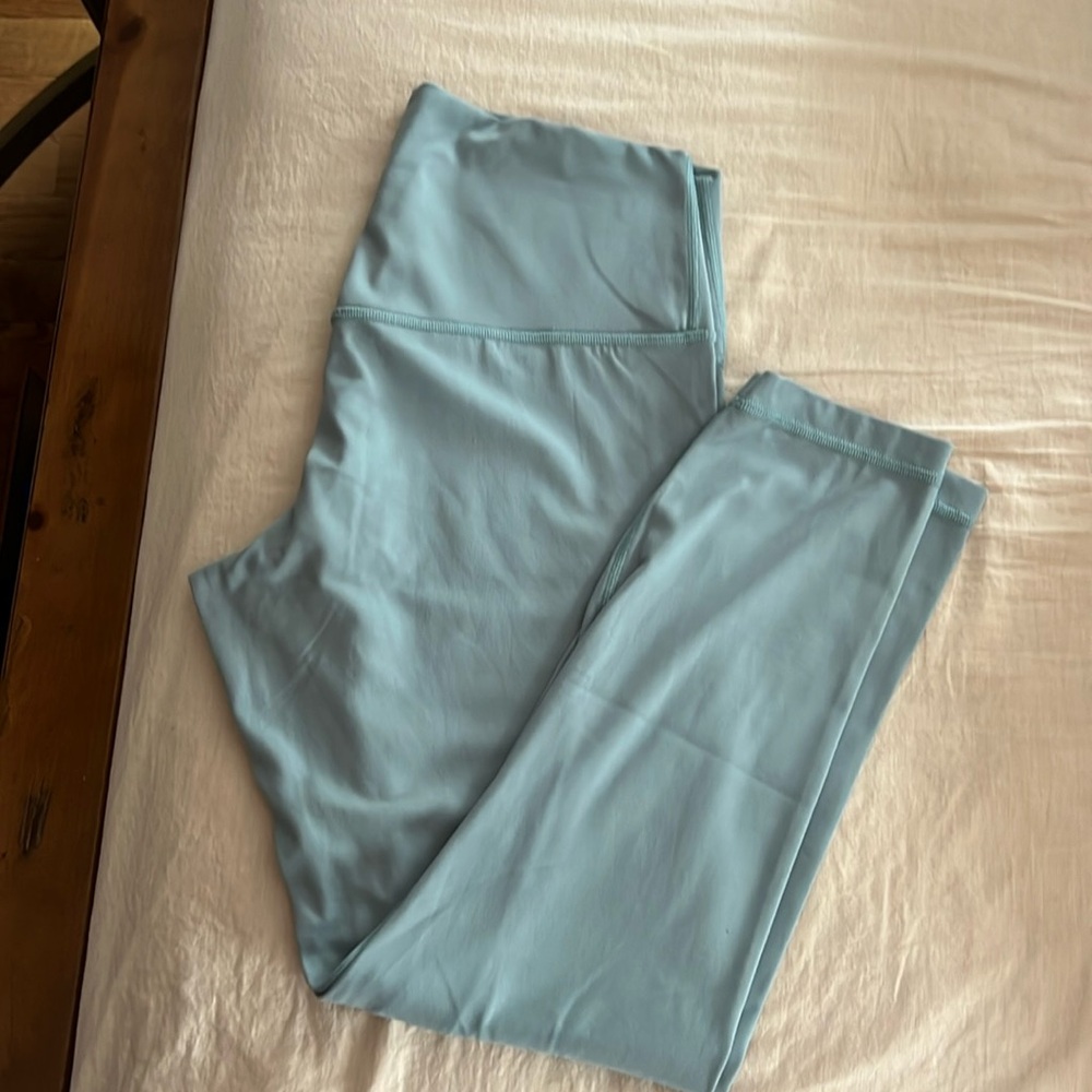 Lululemon aligns size 12